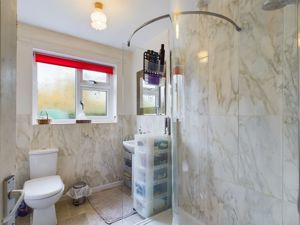 Shower room- click for photo gallery